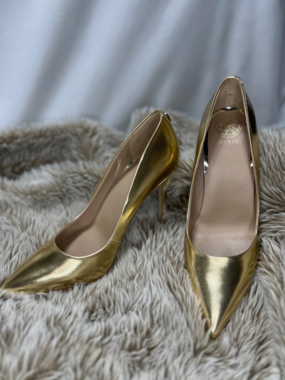 GUESS  Gold metallic pointed toe heels